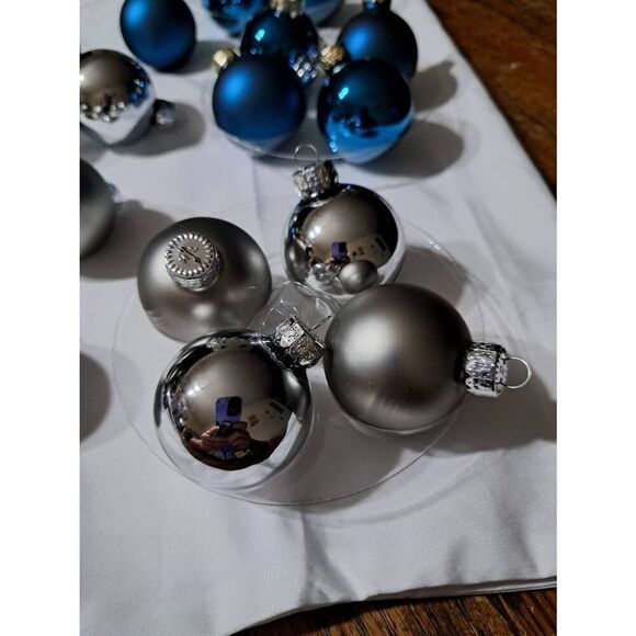 19 The Christmas Shoppe Blue Silver Fig & Magnolia Handcrafted Glass Ornaments - Picture 7 of 7